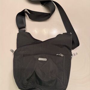 Baggalini Black/Gray Crossbody Bag